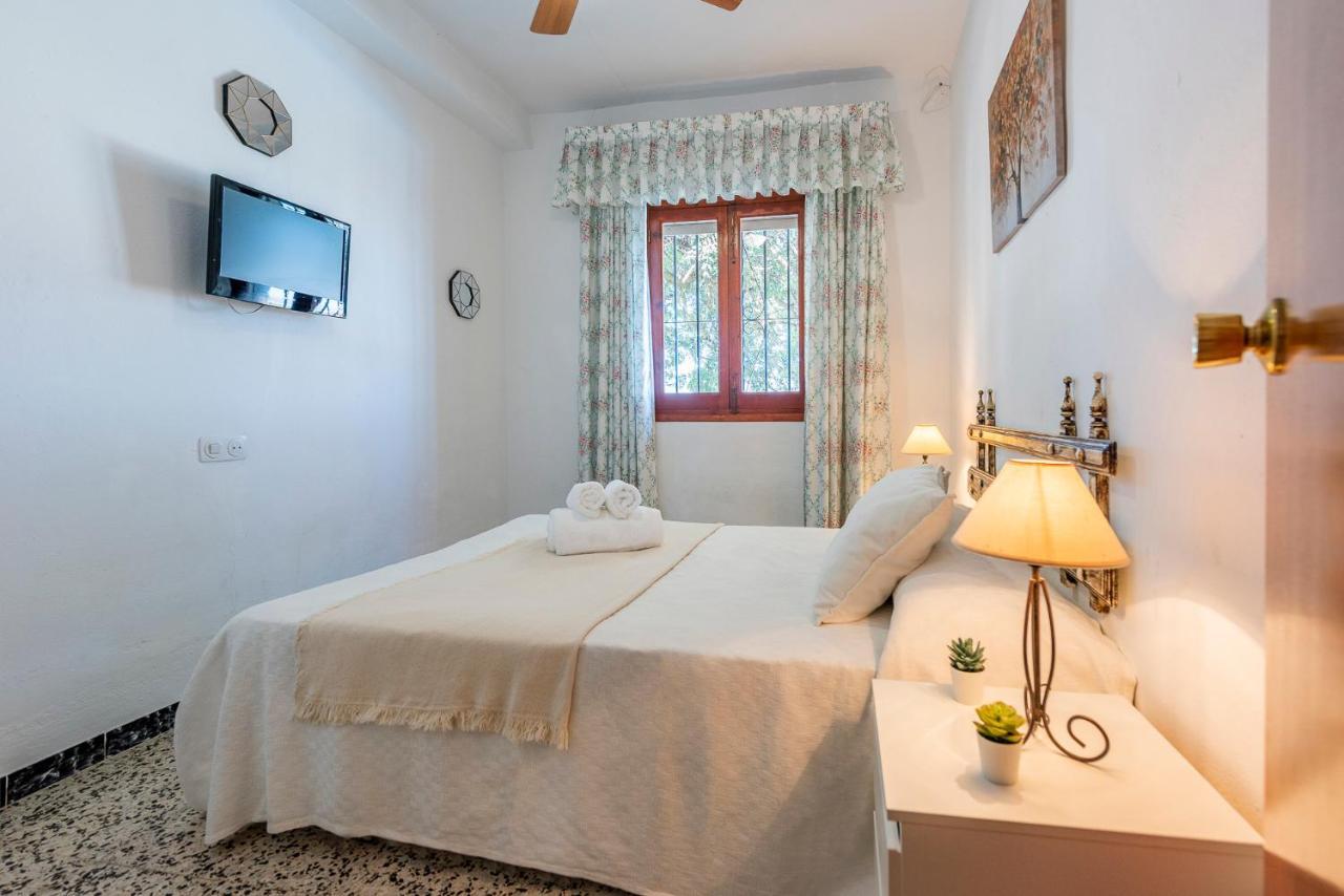 Los Algarrobos - Mountain And Relax Near The Beach Malaga Bagian luar foto